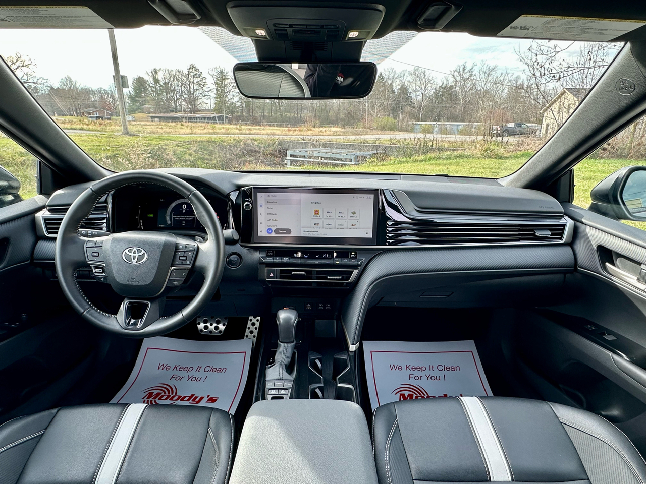 Toyota Camry Hybrid SE 2025