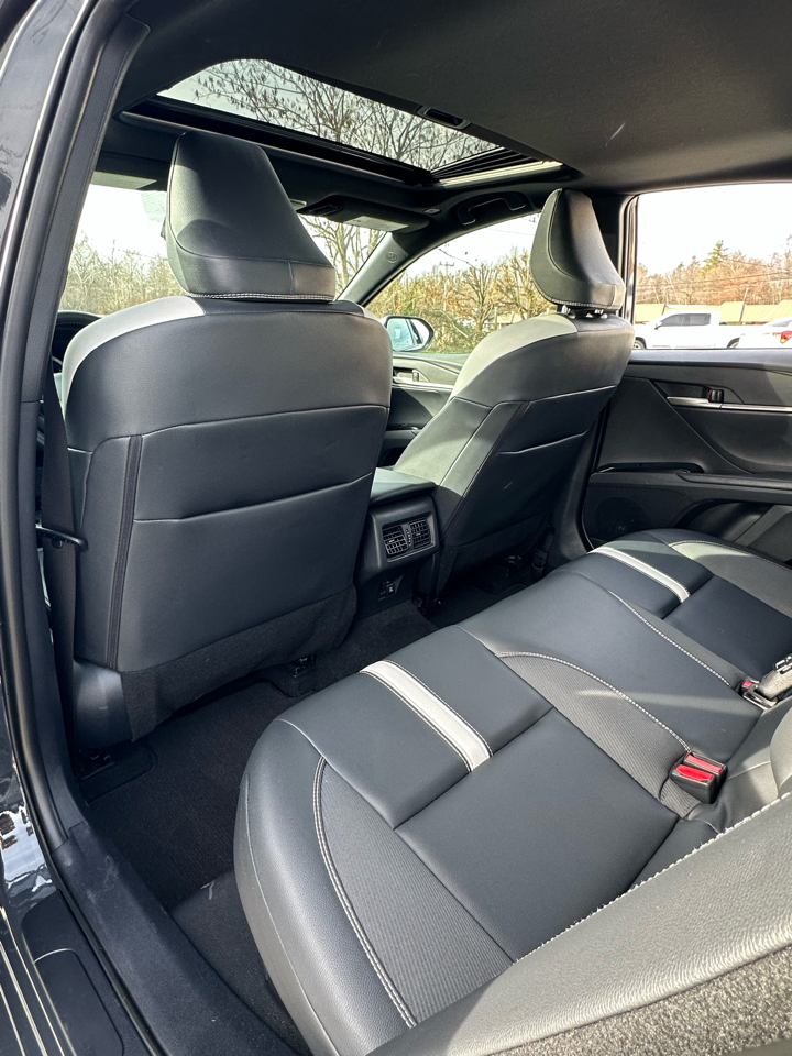 Toyota Camry Hybrid SE 2025