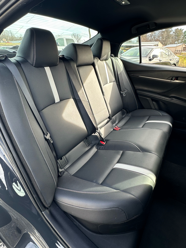 Toyota Camry Hybrid SE 2025