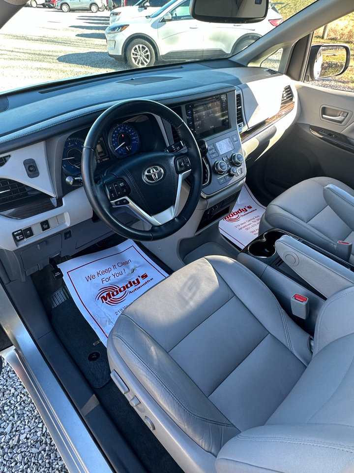 Toyota Sienna XLE FWD 8-Passenger V6 2015