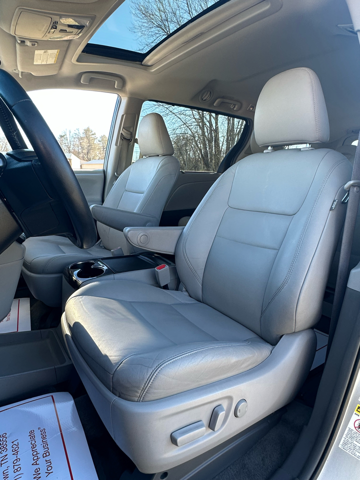 Toyota Sienna XLE FWD 8-Passenger V6 2015