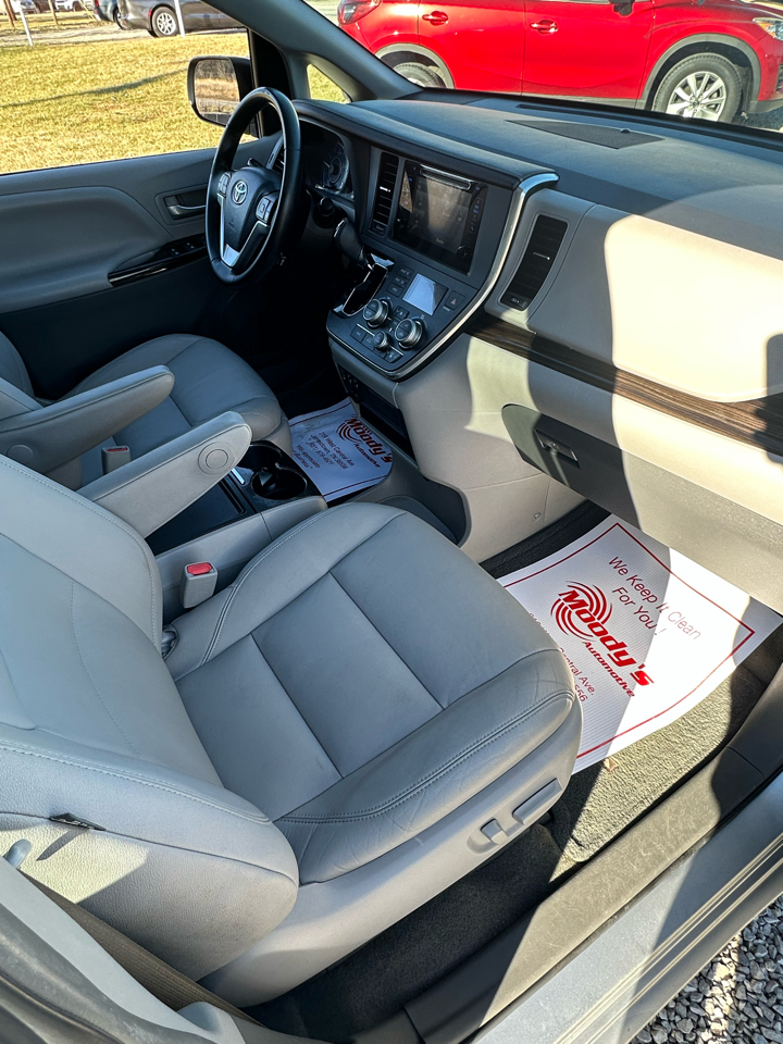 Toyota Sienna XLE FWD 8-Passenger V6 2015