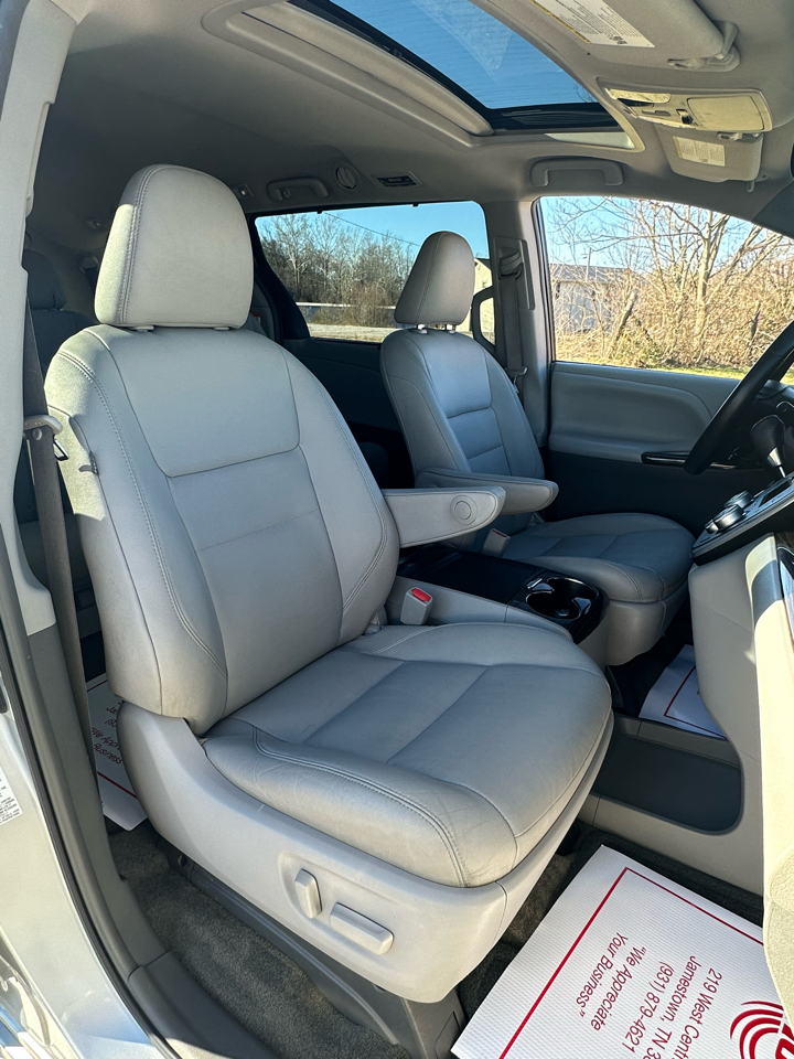 Toyota Sienna XLE FWD 8-Passenger V6 2015