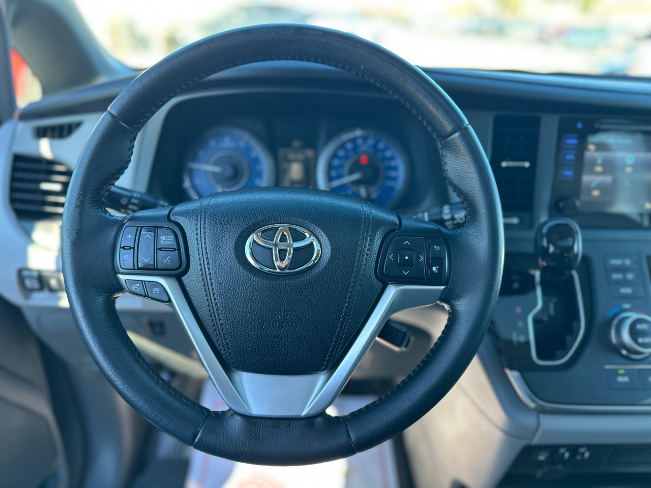 Toyota Sienna XLE FWD 8-Passenger V6 2015