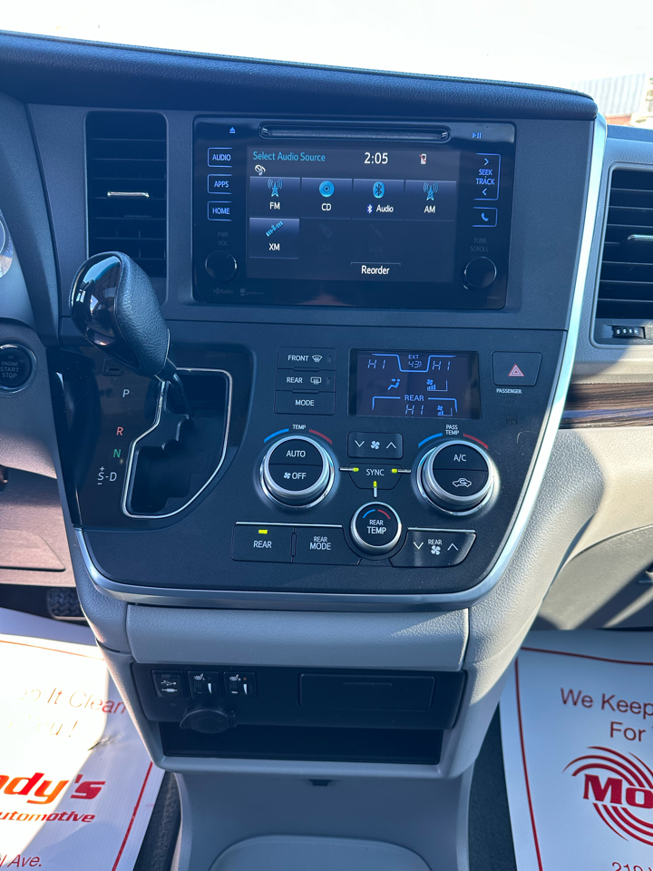 Toyota Sienna XLE FWD 8-Passenger V6 2015
