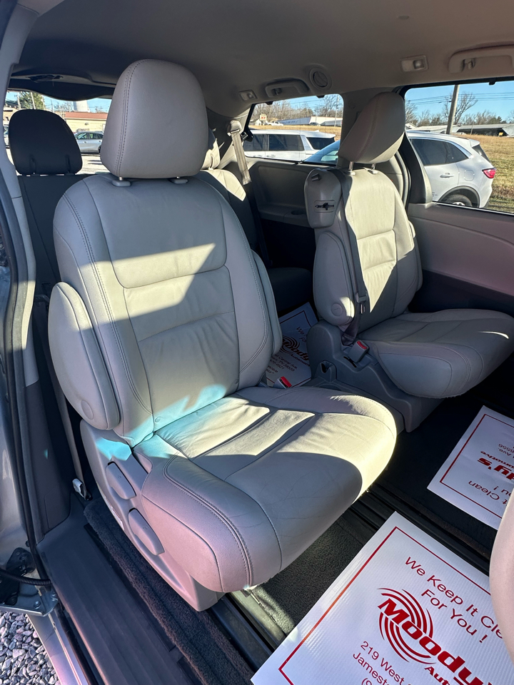Toyota Sienna XLE FWD 8-Passenger V6 2015