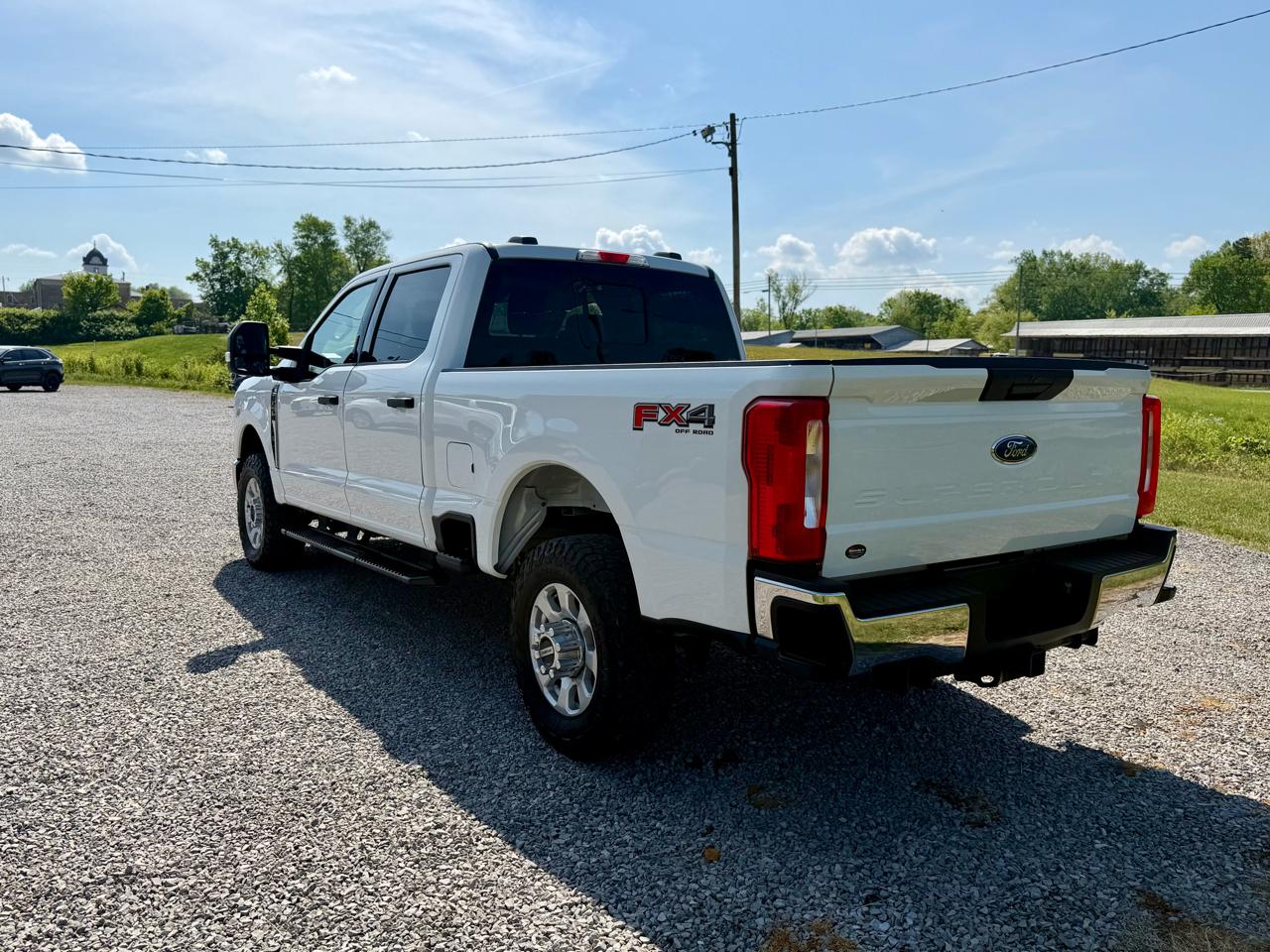 Ford F-250 SD Platinum Crew Cab 4WD 2023