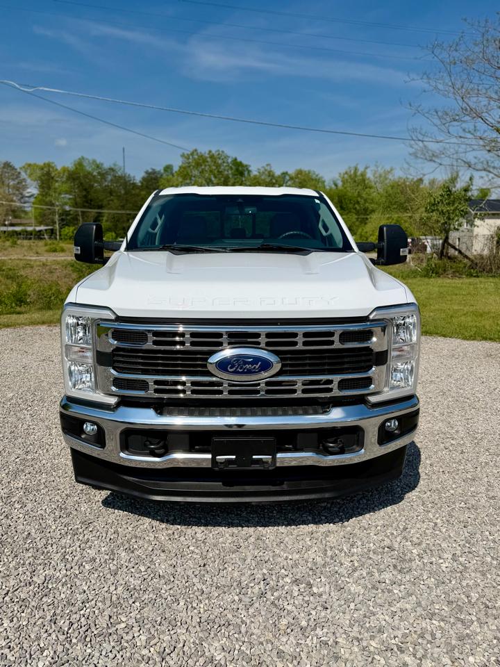 Ford F-250 SD Platinum Crew Cab 4WD 2023