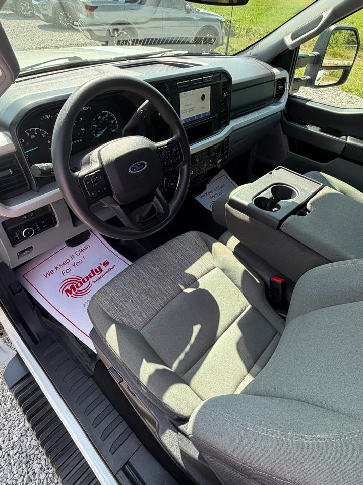Ford F-250 SD Platinum Crew Cab 4WD 2023