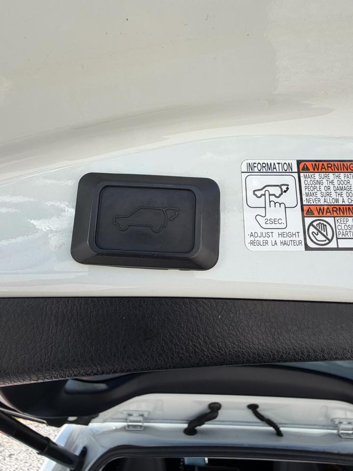Toyota RAV4 Limited FWD 2018