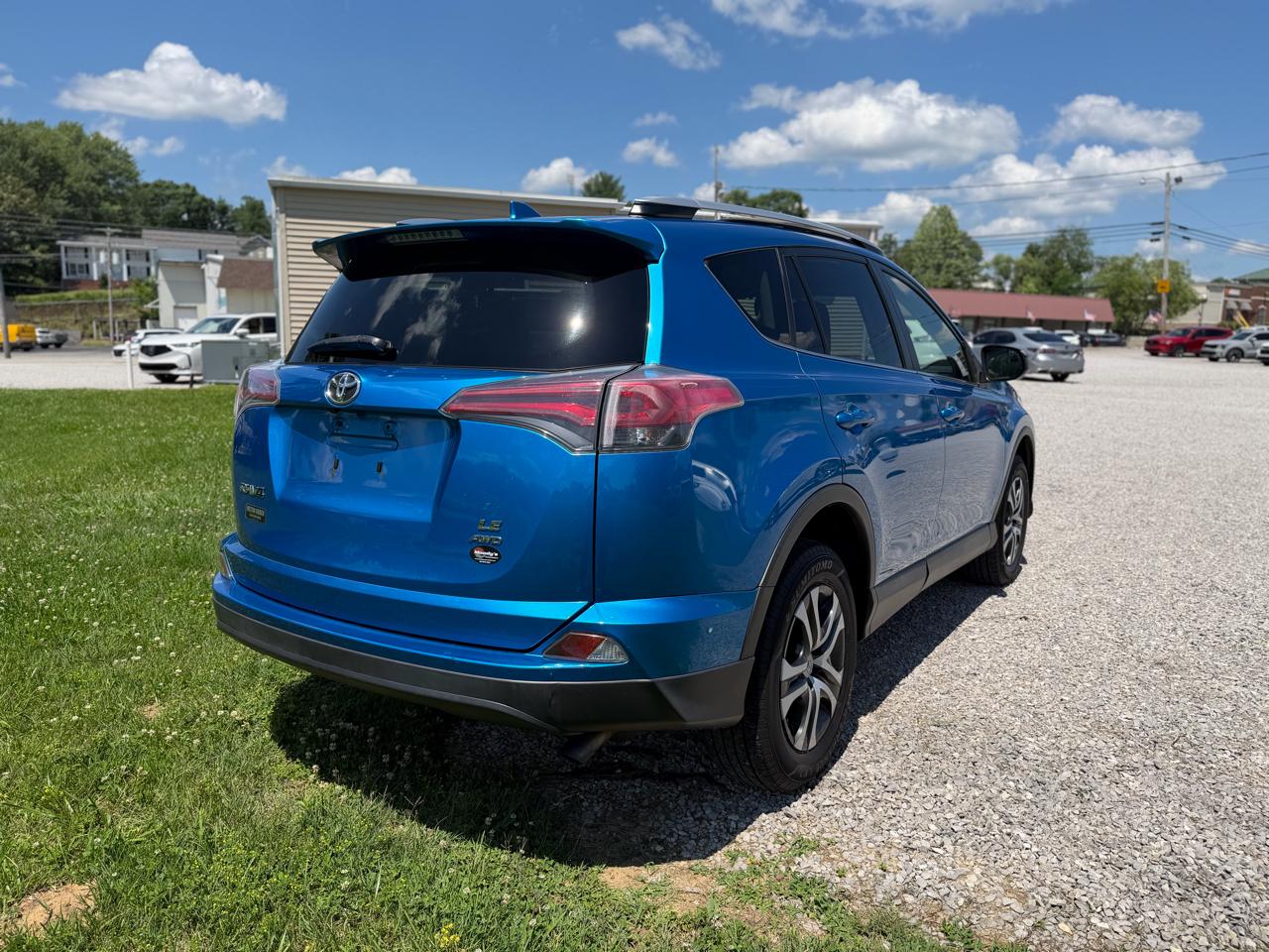 Toyota RAV4 LE AWD 2016