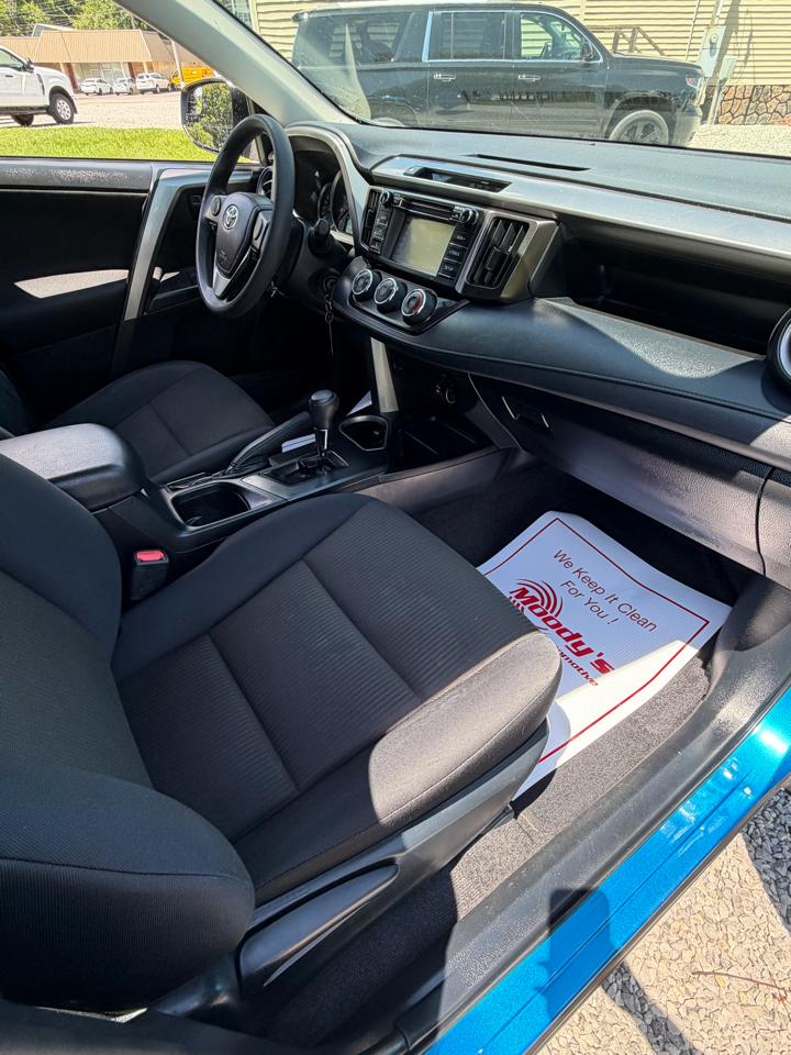 Toyota RAV4 LE AWD 2016