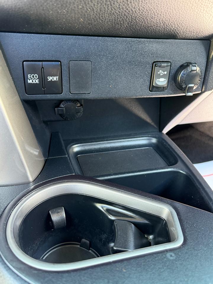 Toyota RAV4 LE AWD 2016