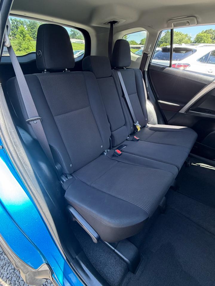 Toyota RAV4 LE AWD 2016