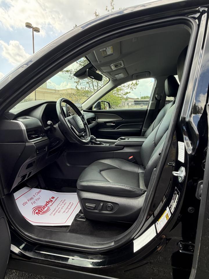 Toyota Grand Highlander LE AWD 2025