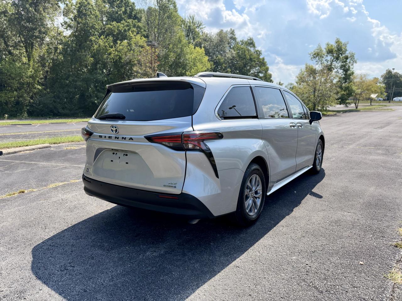 Toyota Sienna XLE 7-Passenger 2022