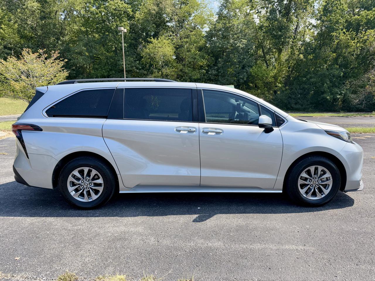 Toyota Sienna XLE 7-Passenger 2022