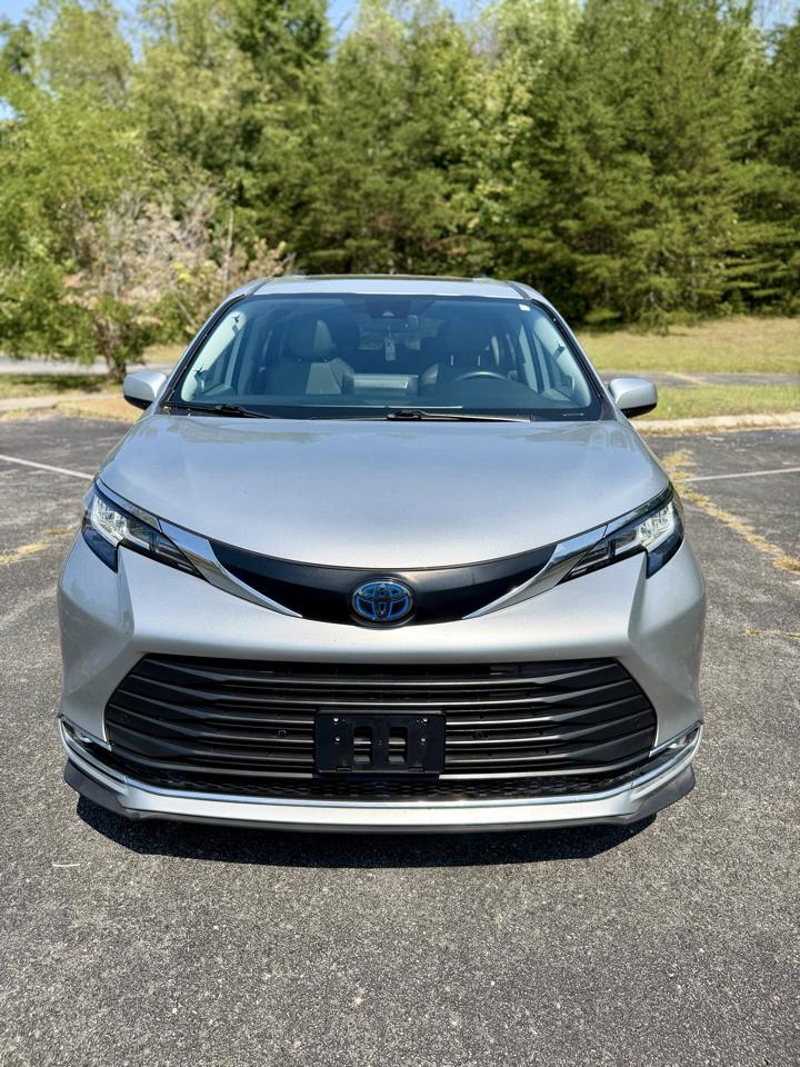 Toyota Sienna XLE 7-Passenger 2022