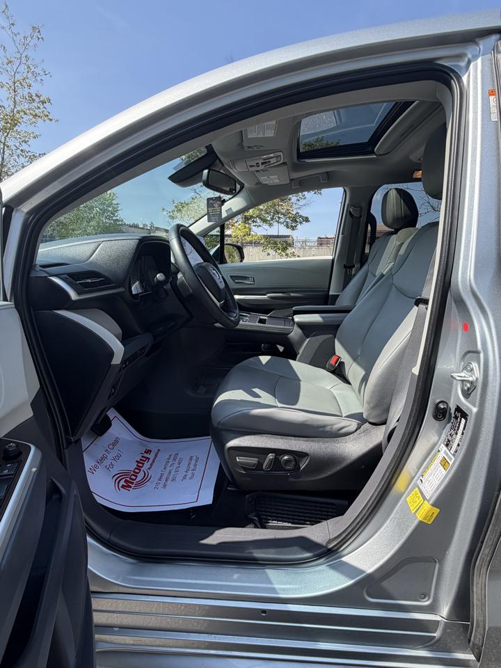 Toyota Sienna XLE 7-Passenger 2022