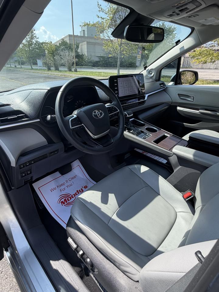 Toyota Sienna XLE 7-Passenger 2022
