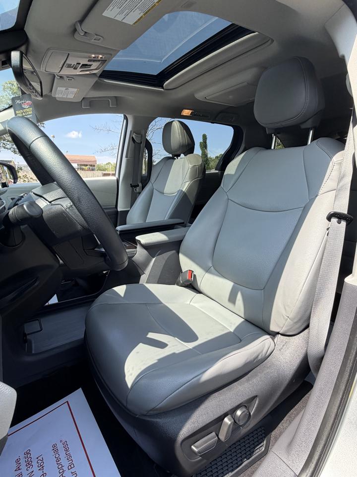 Toyota Sienna XLE 7-Passenger 2022
