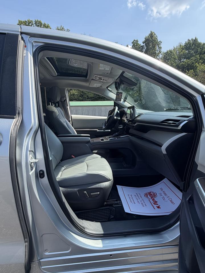Toyota Sienna XLE 7-Passenger 2022
