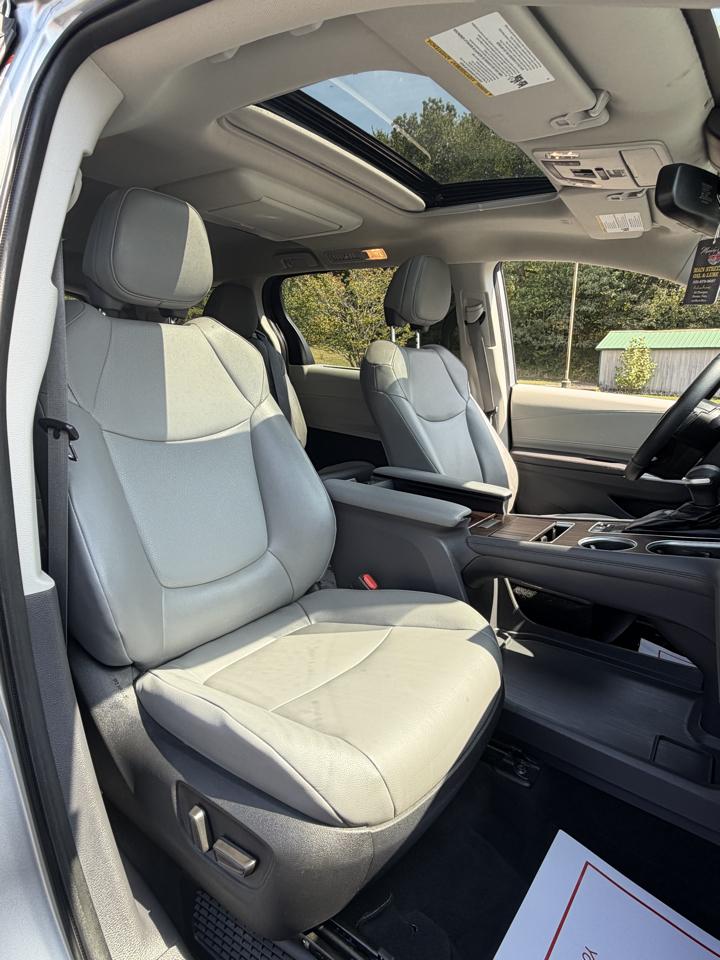 Toyota Sienna XLE 7-Passenger 2022