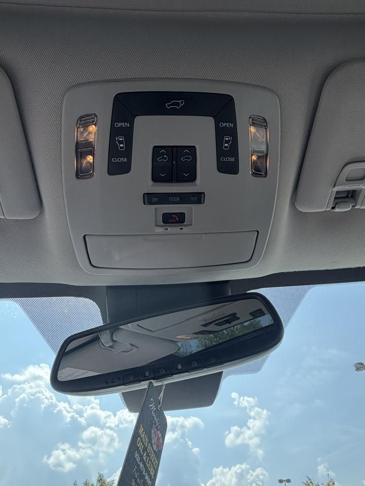 Toyota Sienna XLE 7-Passenger 2022