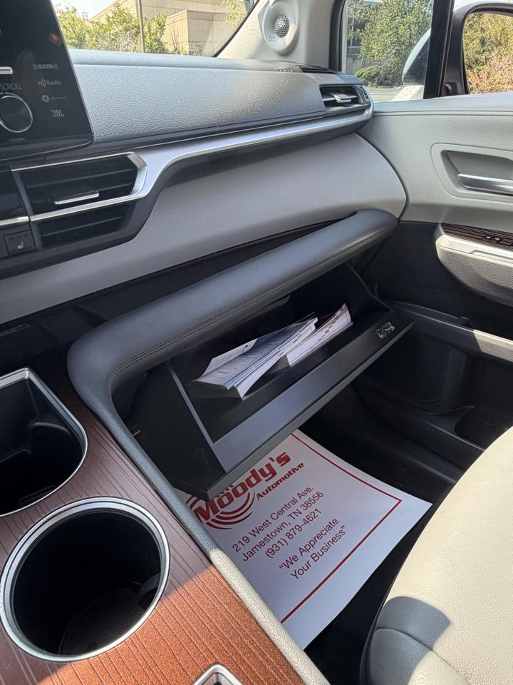 Toyota Sienna XLE 7-Passenger 2022