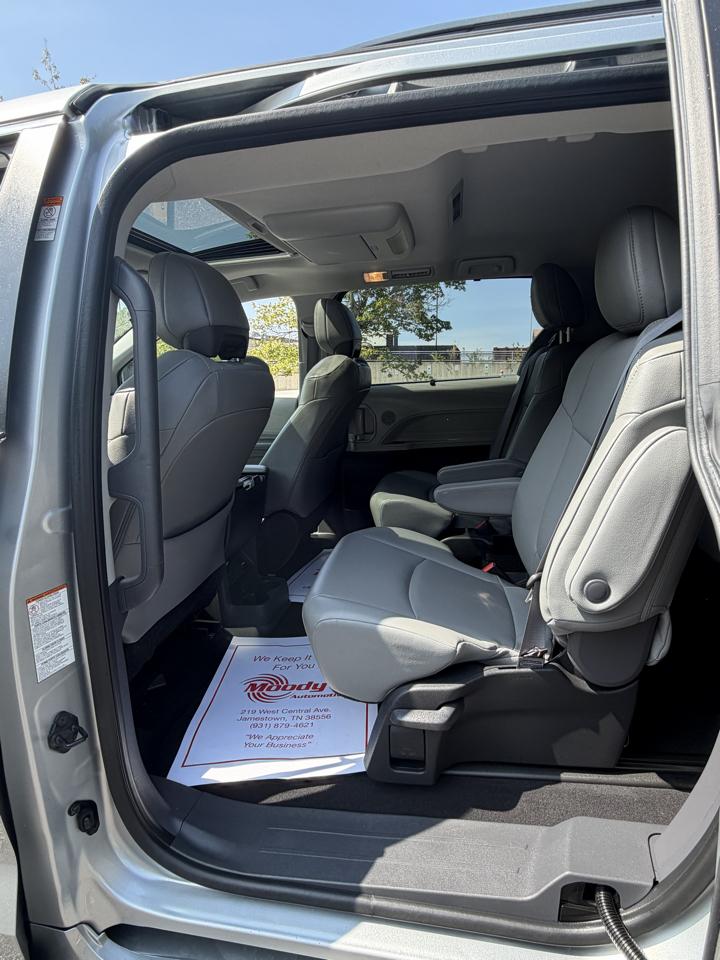 Toyota Sienna XLE 7-Passenger 2022