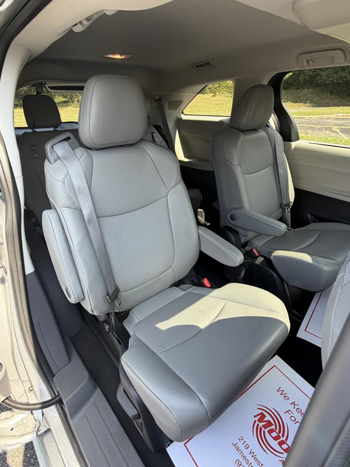 Toyota Sienna XLE 7-Passenger 2022