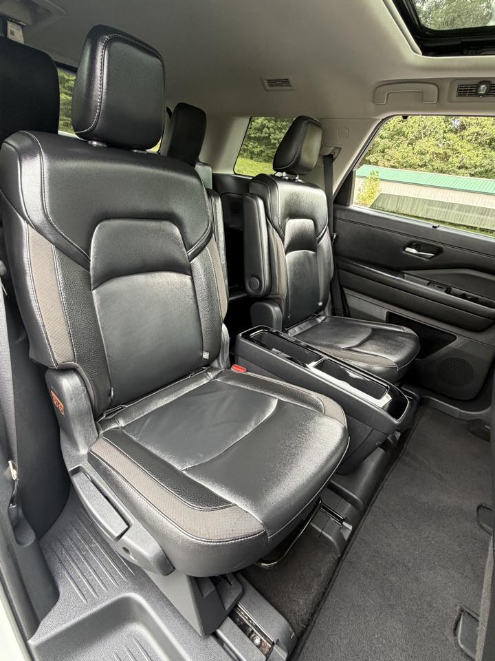 Nissan Pathfinder SL 2024