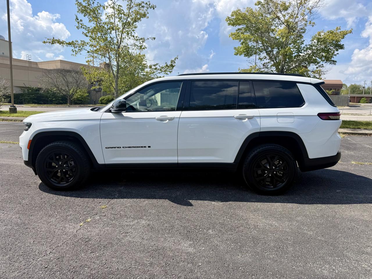 Jeep Grand Cherokee L Laredo 4WD 2025