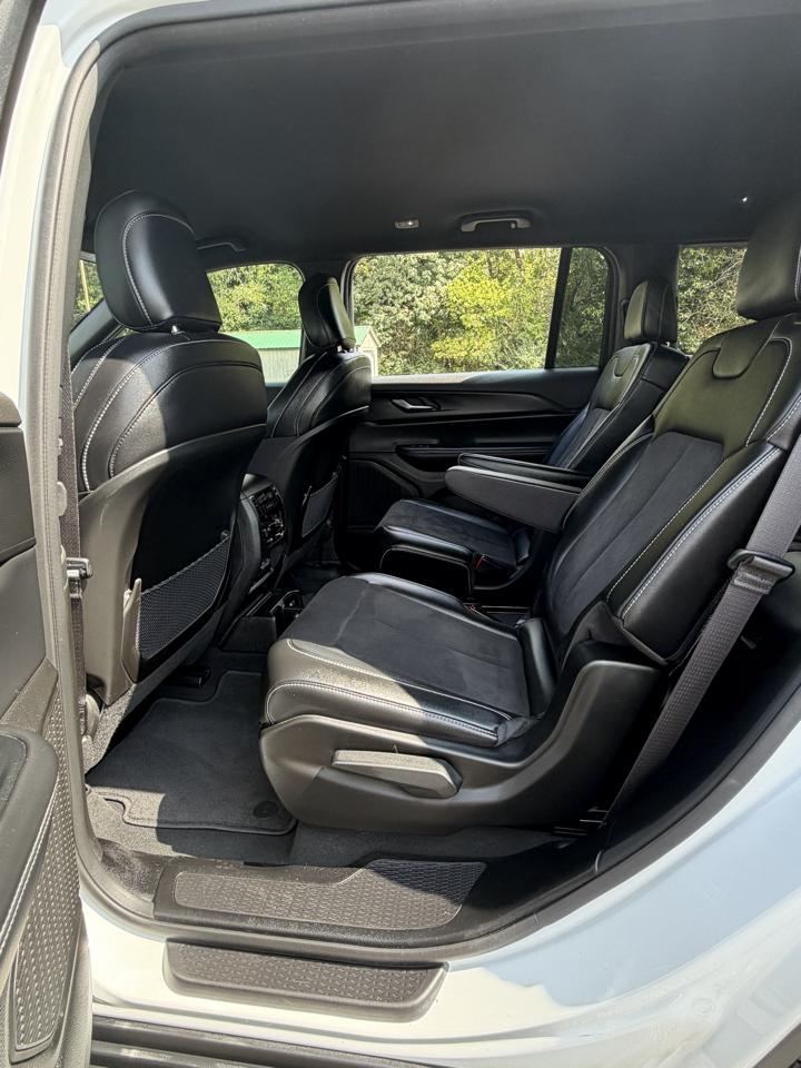Jeep Grand Cherokee L Laredo 4WD 2025