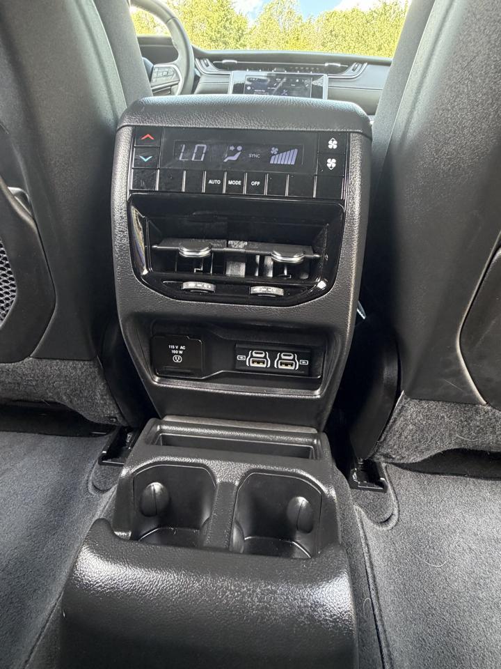 Jeep Grand Cherokee L Laredo 4WD 2025