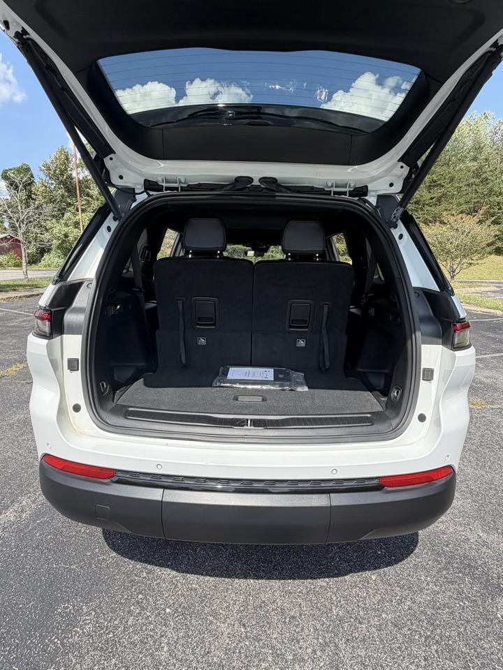 Jeep Grand Cherokee L Laredo 4WD 2025