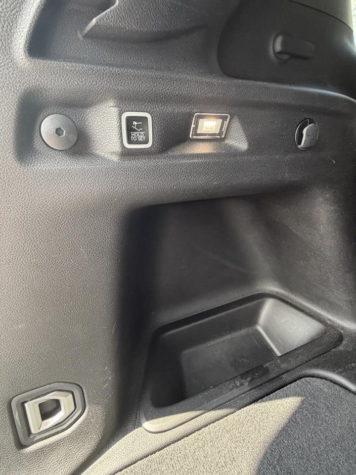 Jeep Grand Cherokee L Laredo 4WD 2025