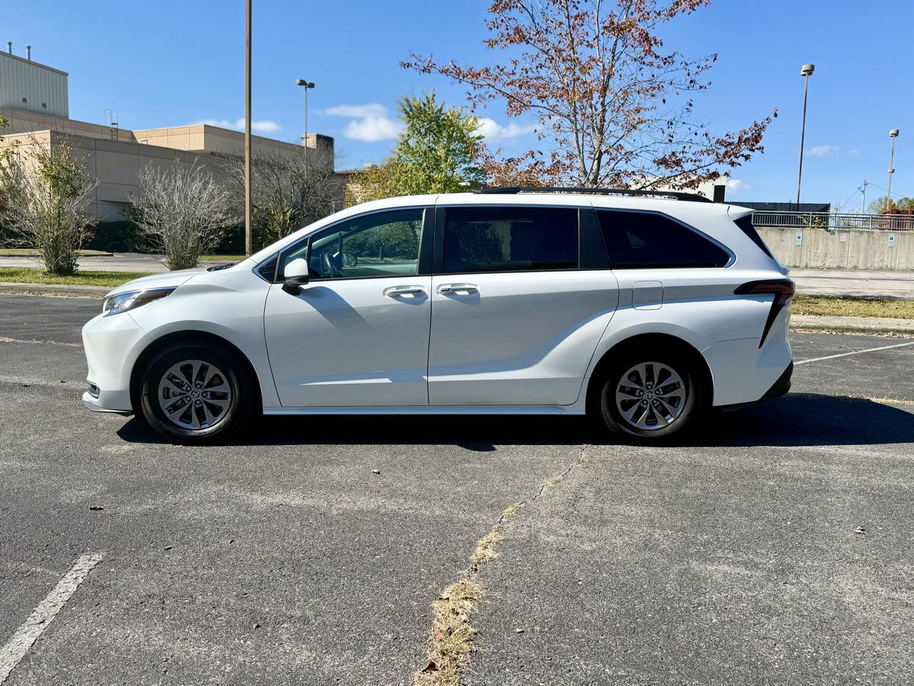 Toyota Sienna XLE 7-Passenger 2023