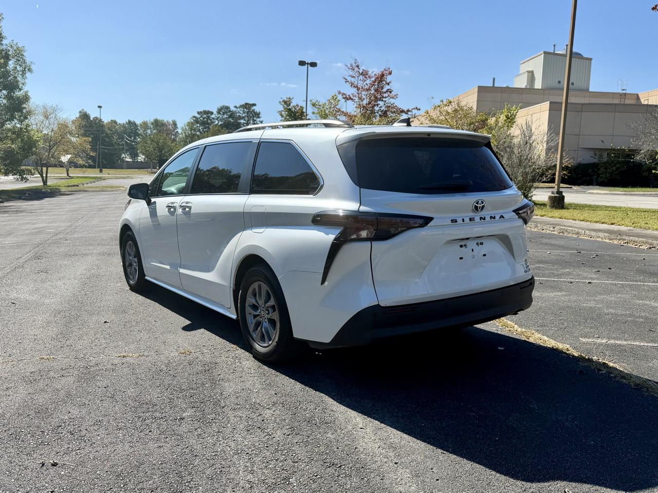 Toyota Sienna XLE 7-Passenger 2023