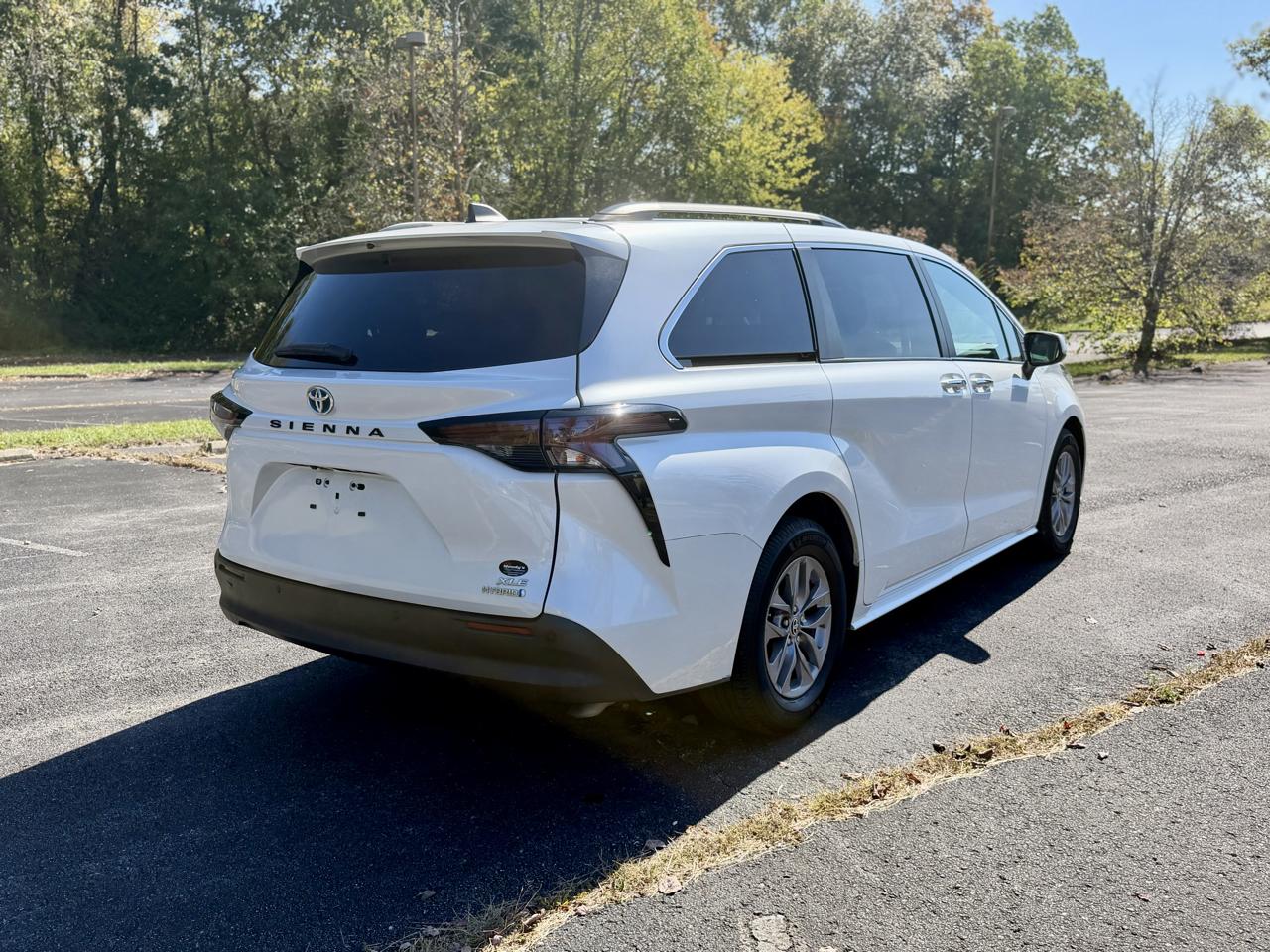 Toyota Sienna XLE 7-Passenger 2023
