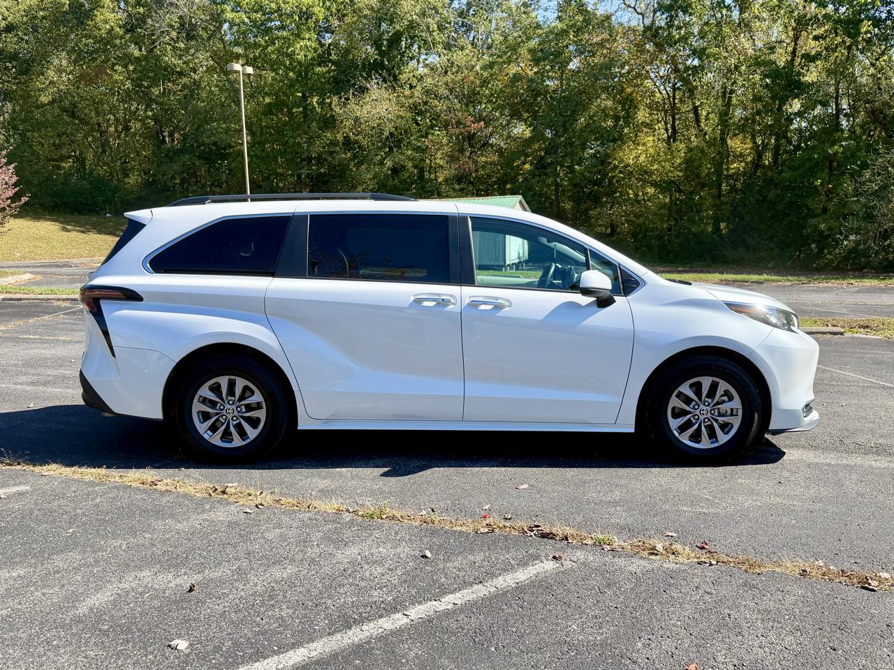 Toyota Sienna XLE 7-Passenger 2023