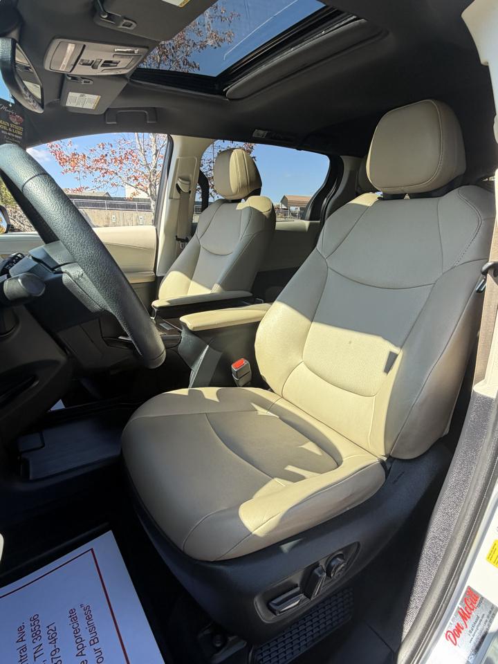 Toyota Sienna XLE 7-Passenger 2023
