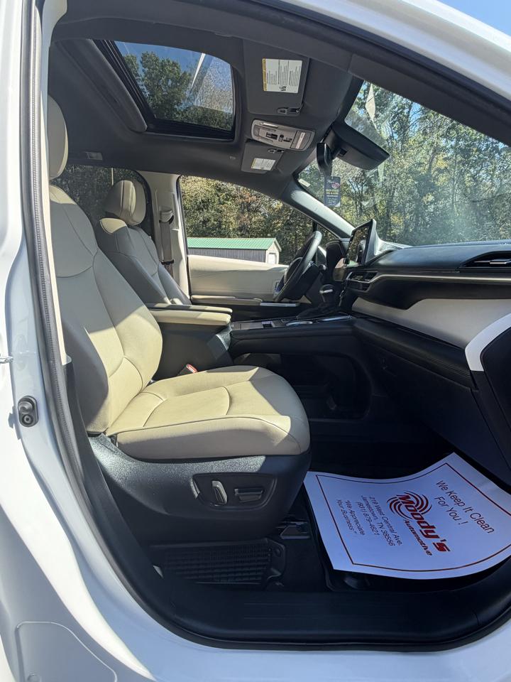 Toyota Sienna XLE 7-Passenger 2023