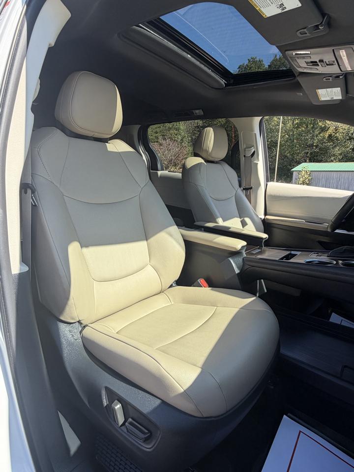 Toyota Sienna XLE 7-Passenger 2023