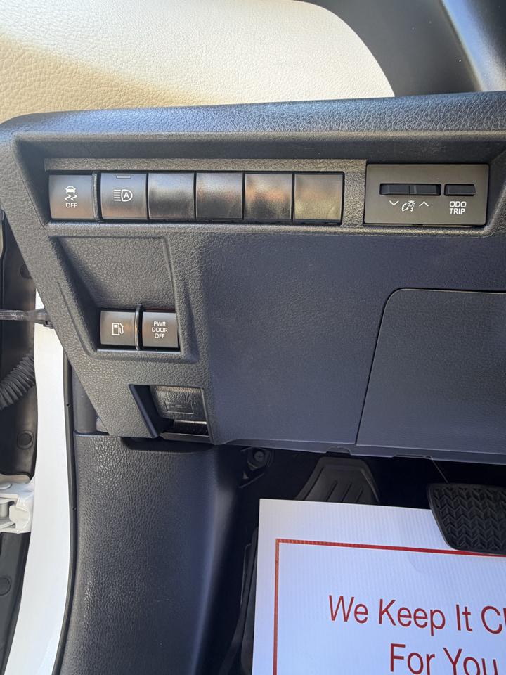Toyota Sienna XLE 7-Passenger 2023