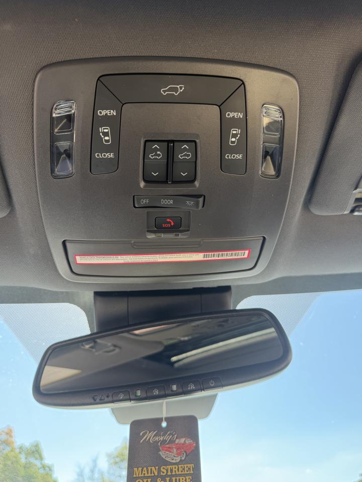 Toyota Sienna XLE 7-Passenger 2023