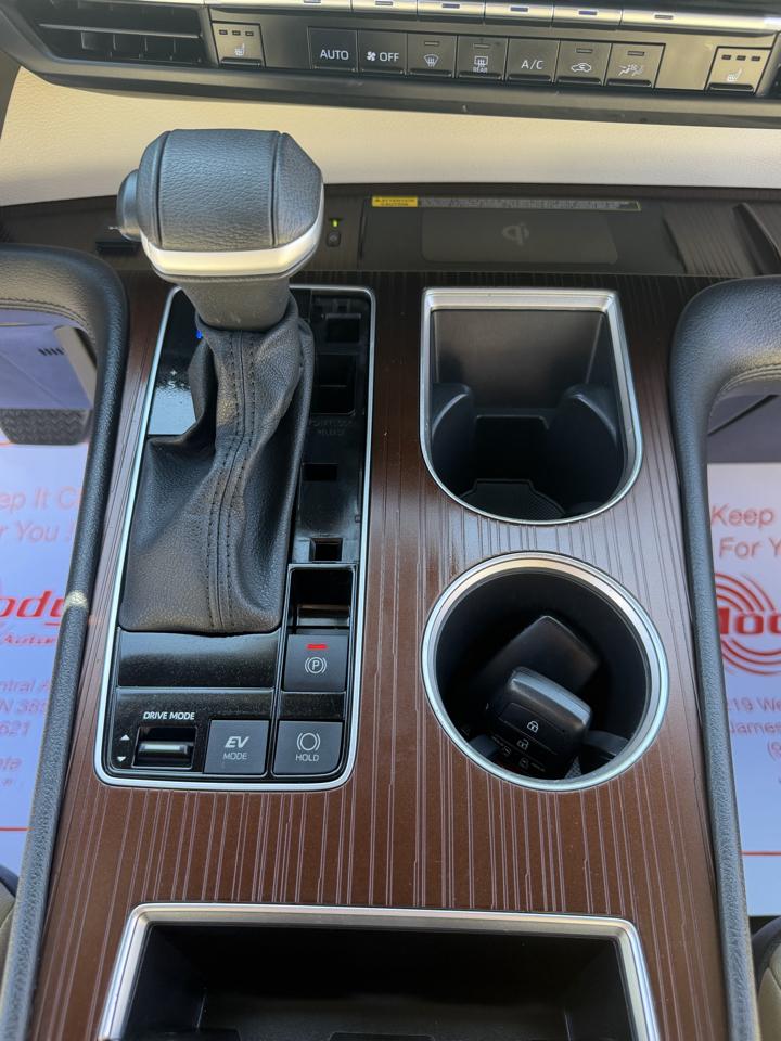 Toyota Sienna XLE 7-Passenger 2023