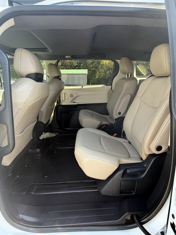 Toyota Sienna XLE 7-Passenger 2023
