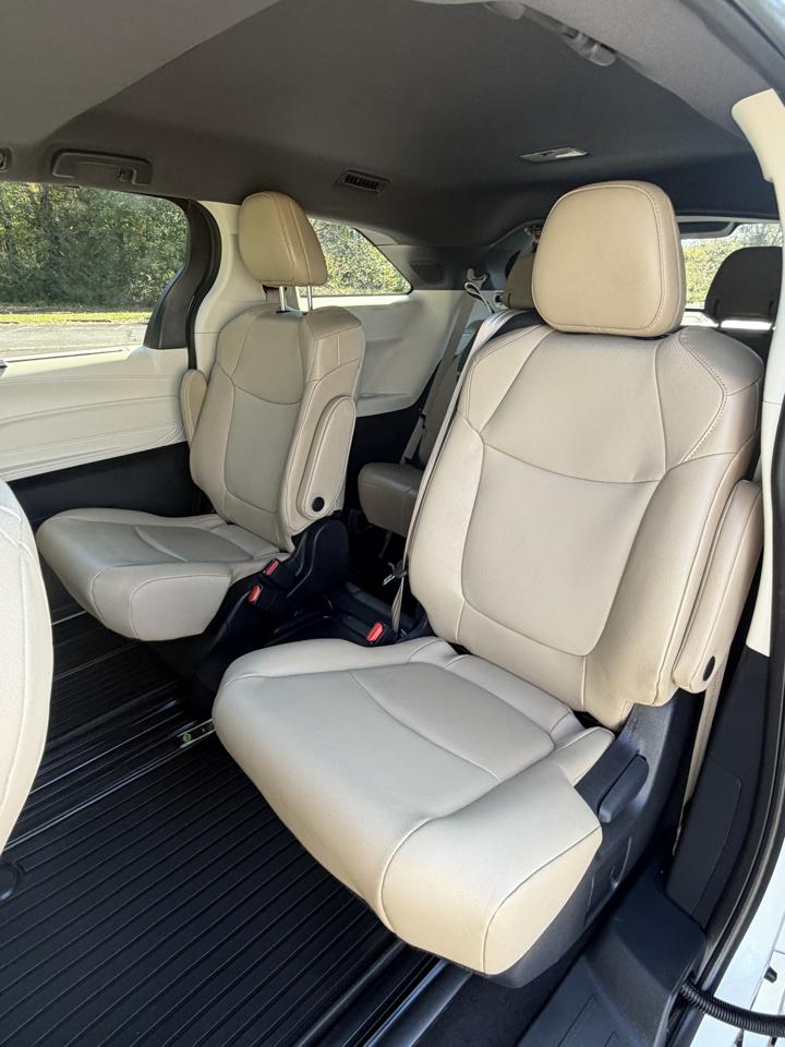 Toyota Sienna XLE 7-Passenger 2023