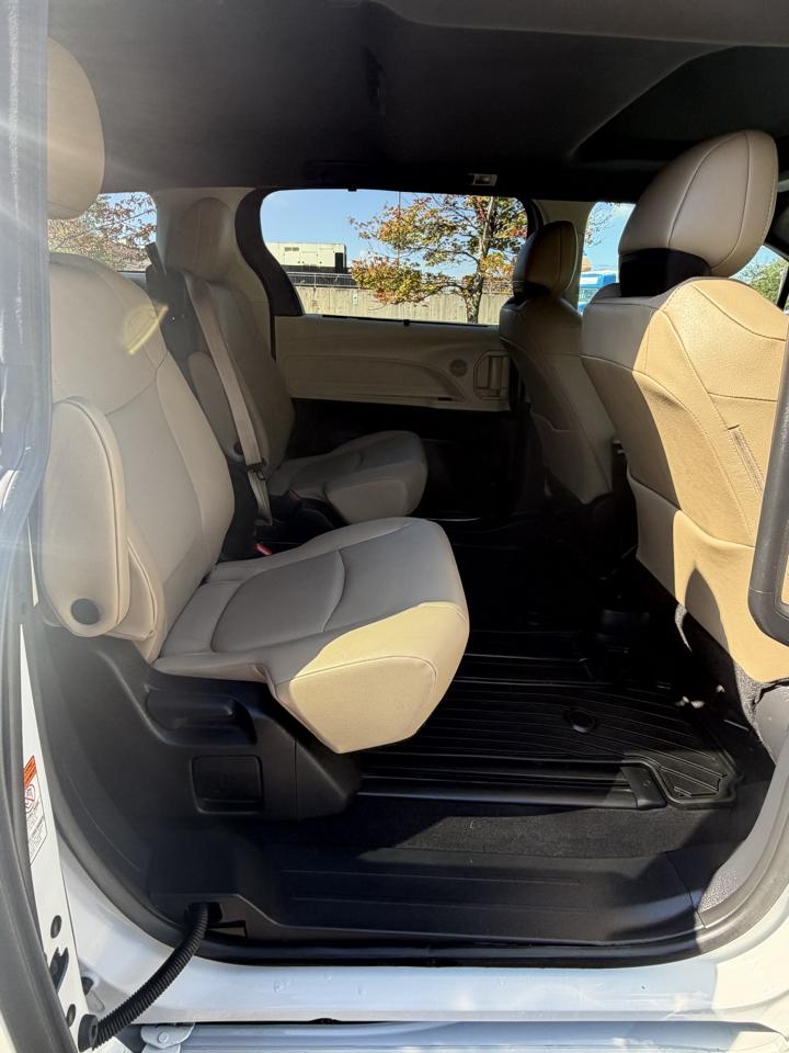 Toyota Sienna XLE 7-Passenger 2023